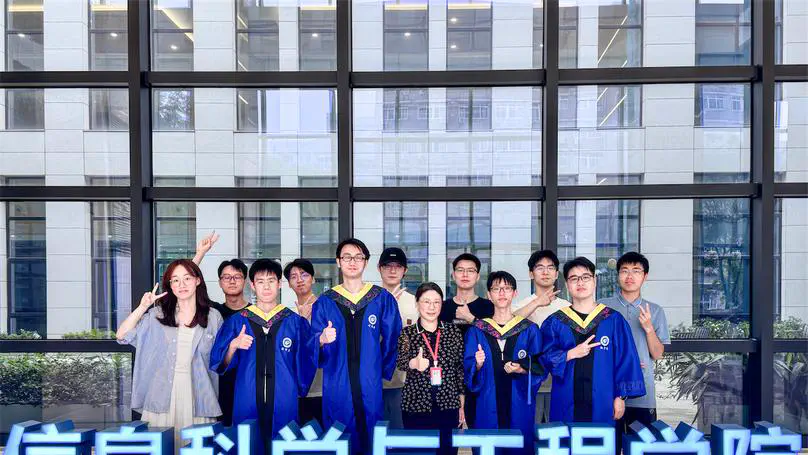 Congratulations to the 2025 graduating students